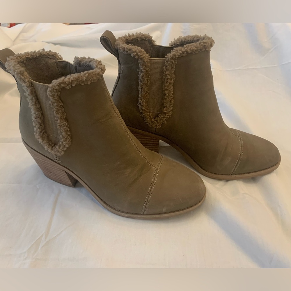 Toms Boots Size 7